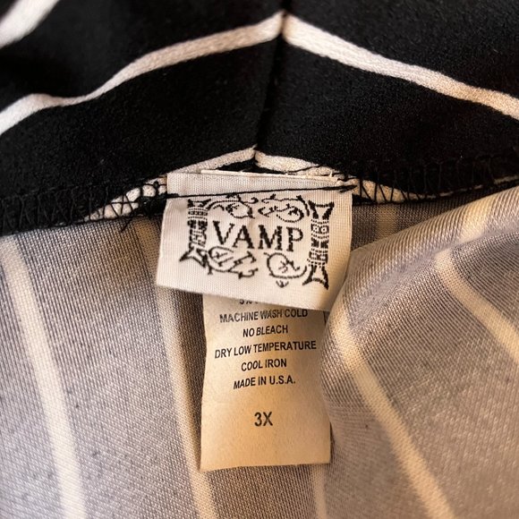 Vamp Plus Size 3X Striped Thin Coat Hi-Lo Costume Cosplay Black White - Picture 2 of 9